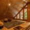 StayVista at The Artisans' Chalet with Indoor Jacuzzi - Manāli