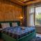 StayVista at The Artisans' Chalet with Indoor Jacuzzi - Manāli