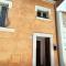 Cozy House con Corte Privata in Centro Storico AQ