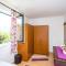 Apartment Laurel Leaf