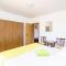 Apartment Laurel Leaf