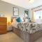 Charming House - Sleeps up to 6 - Free Parking, Fast Wifi with Smart TV with Netflix by Yoko Property - 米尔顿凯恩斯
