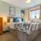 Charming House - Sleeps up to 6 - Free Parking, Fast Wifi with Smart TV with Netflix by Yoko Property - 米尔顿凯恩斯