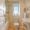 Charming House - Sleeps up to 6 - Free Parking, Fast Wifi with Smart TV with Netflix by Yoko Property - 米尔顿凯恩斯