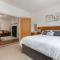 Charles Alexander Short Stay - Clifton Drive Beach Retreat