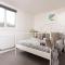 Wheal Prosper- Beautifully Fitted Wooden Lodge Helston Cornwall