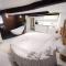 Studio équipé avec Lit rond / baignoire ilot / Table massage Aux Arcs - 阿尔让河畔阿尔克