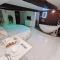 Studio équipé avec Lit rond / baignoire ilot / Table massage Aux Arcs - 阿尔让河畔阿尔克