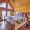 Unique Mineral Bluff Home with Mountain Views!