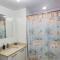 Spacious 2BD 2BTH at Midblock