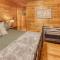 MTN Cabin Sleeps 10 - 5 Mins To Fishing & Camping