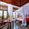 Niyagama House