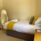 Sunny Bank- Countryside Escape with Private Hot Tub and countryside views