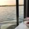 Houseboat- dom na wodzie z sauną i możliwością pływania