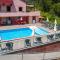Modern apartment in Prazeres with shared pool, 150 m²