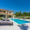 Villa Palma with Heated Private Pool - Podhum