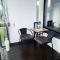 Beach Side Apartment with a Balcony - 派尔努