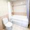 Beach Side Apartment with a Balcony - 派尔努