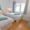 Swallows Croyde - Open plan beach chalet & close proximity to the beach - Sleeps 6