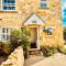 Cotswold Chic Retreats "Jacinabox" Central Chipping Campden-Parking-Garden
