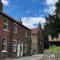 Church View, dog friendly, with parking, - Bolton Percy