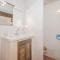 Stunning Home In Andon With Kitchen