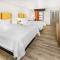 Days Inn & Suites by Wyndham Huntsville