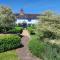 Beautiful 3 Bedroom Cottage - Picturesque Retreat
