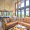 Mtn-View Cabin with Hot Tub and Fireplace in Cle Elum! - كلي إلوم