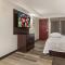 Red Roof Inn PLUS & Suites Erie - 伊利