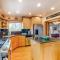 Spectacular Lake Front Home - 箭头湖
