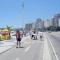 Colado na Praia com mini varanda.