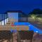 Apartment Zala with own pool - Ližnjan