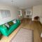 Isle of Anglesey Spacious Home - 兰韦尔普尔古因吉尔