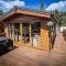 Hazel Oaks, Beautiful Lodge with Hot Tub - Sleeps 6 - Felmoor Park