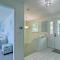 Bayfront Wareham Retreat with Private Beach! - ويرهام