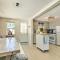 Charming West Yarmouth Home about 2 Mi to Beach! - يارموث الغربية