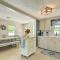 Charming West Yarmouth Home about 2 Mi to Beach! - يارموث الغربية