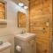 Wilmington Chalet with Hot Tub Less Than 8 Mi to Mount Snow! - 威尔明顿