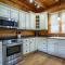 Bear Creek Cabin - Mtn View, Hot Tub and Game Room