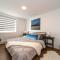 Spacious 2bedroom FREE parking king bed close to DT