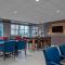 Holiday Inn Express Hotel & Suites Woodbridge by IHG