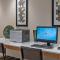 Holiday Inn Express Hotel & Suites Woodbridge by IHG