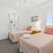 6 Seabreeze Spacious Newly Renovated Apartment with Ocean Views