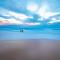 6 Seabreeze Spacious Newly Renovated Apartment with Ocean Views