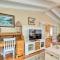 Charming Hyannis Cottage 1 Mi to Beach!