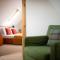 Cosy & rustic retreat - Woodland Cottage.