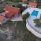 Patakun holiday home for 5, with heated pool - Lećevica