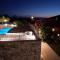 Patakun holiday home for 5, with heated pool - Lećevica