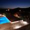 Patakun holiday home for 5, with heated pool - Lećevica